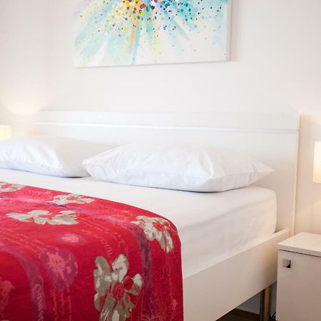 Luxury Beach Front Apt With Seaside View And Free Parking สปลิท ภายนอก รูปภาพ