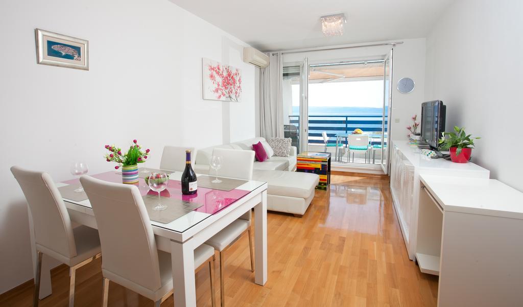 Luxury Beach Front Apt With Seaside View And Free Parking สปลิท ภายนอก รูปภาพ