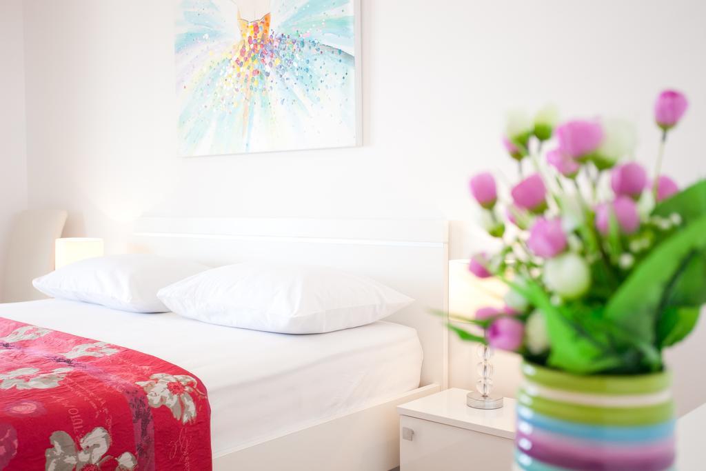 Luxury Beach Front Apt With Seaside View And Free Parking สปลิท ภายนอก รูปภาพ