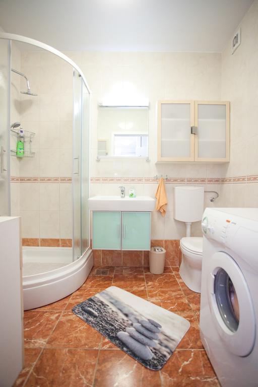 Luxury Beach Front Apt With Seaside View And Free Parking สปลิท ภายนอก รูปภาพ