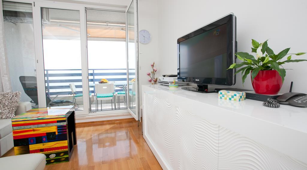 Luxury Beach Front Apt With Seaside View And Free Parking สปลิท ภายนอก รูปภาพ