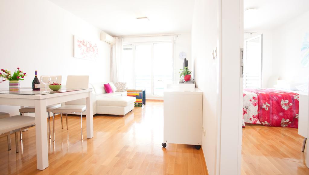 Luxury Beach Front Apt With Seaside View And Free Parking สปลิท ภายนอก รูปภาพ