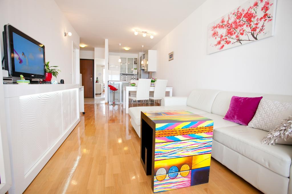 Luxury Beach Front Apt With Seaside View And Free Parking สปลิท ภายนอก รูปภาพ