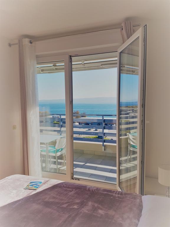 Luxury Beach Front Apt With Seaside View And Free Parking สปลิท ภายนอก รูปภาพ