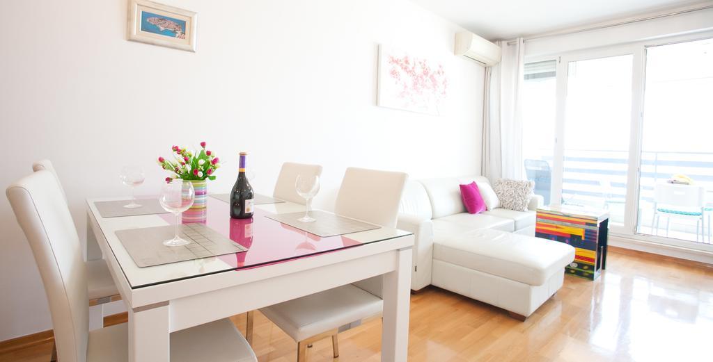 Luxury Beach Front Apt With Seaside View And Free Parking สปลิท ภายนอก รูปภาพ