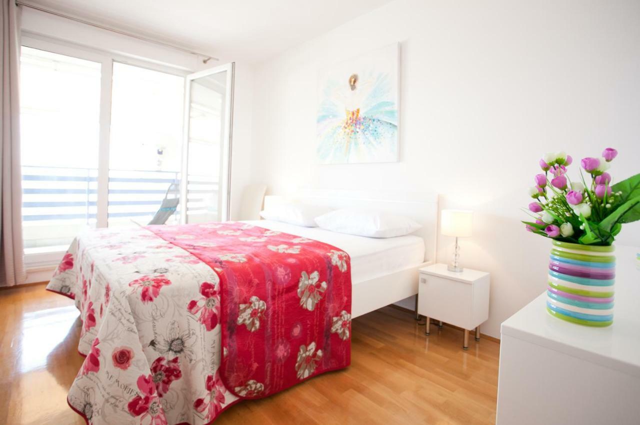 Luxury Beach Front Apt With Seaside View And Free Parking สปลิท ภายนอก รูปภาพ
